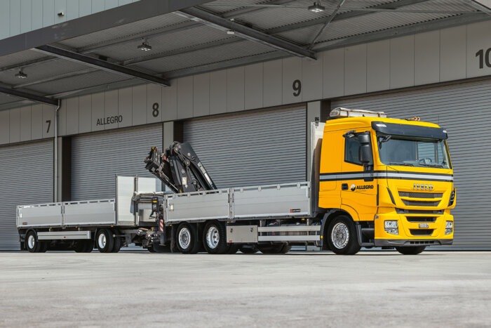Allegro Transport Fahrzeugpark Iveco 5 Achs Anhaengerzug Heckkran