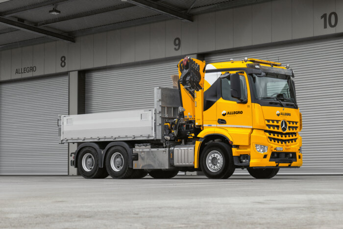 Allegro Transport Fahrzeugpark Mercedes 3 Achs Kranwagen Kranarbeit bis 25to m